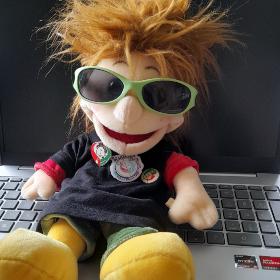 Basti auf Laptop