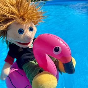 Basti im Pool