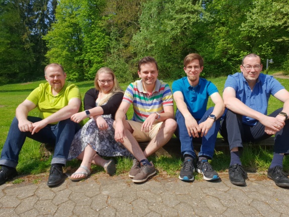 vlnr. Stefan Schmitz, Lisa Bambeck, Stefan Göddertz, Dominik Garnies, Burkhard Clemens (es fehlt Christoph Mörchel) vlnr. Stefan Schmitz, Lisa Bambeck, Stefan Göddertz, Dominik Garnies, Burkhard Clemens (es fehlt Christoph Mörchel)